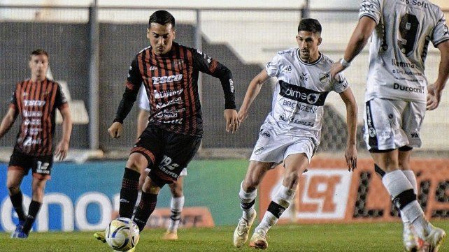 Alan Sombra sumó minutos en Patronato