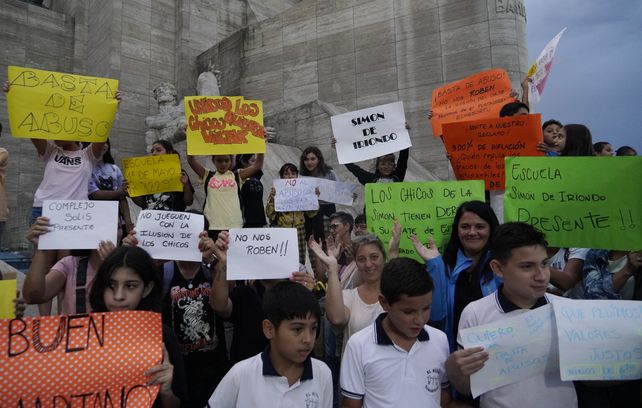 Subas de hasta 300% en los viajes de egresados: la provincia citó a empresas y familias