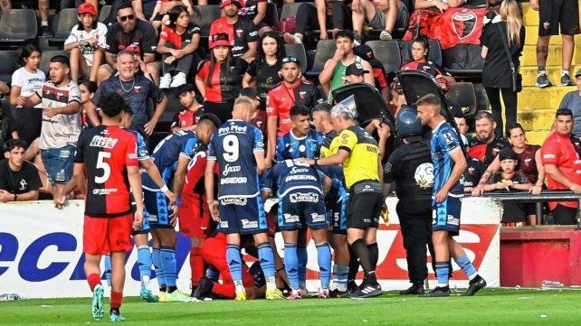 Los hinchas de Colón estallaron de bronca por la derrota en casa ante San Telmo