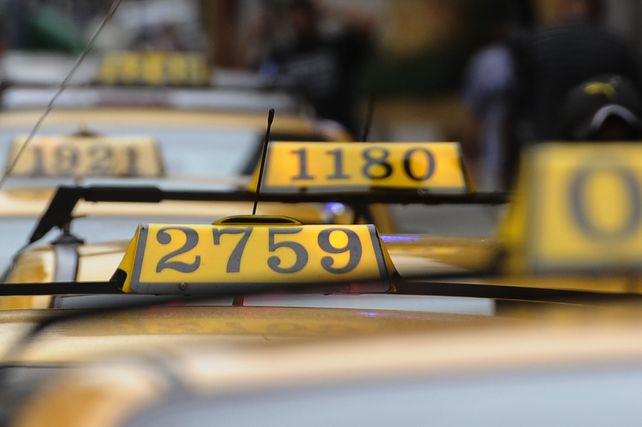 Viajes compartidos de taxi: a un año de aprobada una ordenanza, aún no ofrecen el servicio