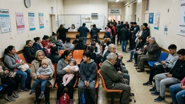 Más de un millón de afiliados menos desde 2023 en las obras sociales sobrecargan los hospitales públicos