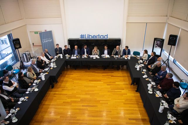 La Ministra de Seguridad Nacional también mantuvo un encuentro con empresarios.