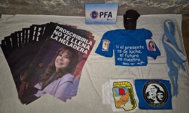 Las fuerzas federales encontraron volantes con la imagen de Cristina Kirchner.