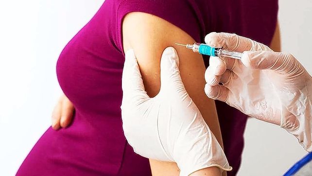 El ritmo de vacunación depende de la llegada de las vacunas a la provincia.