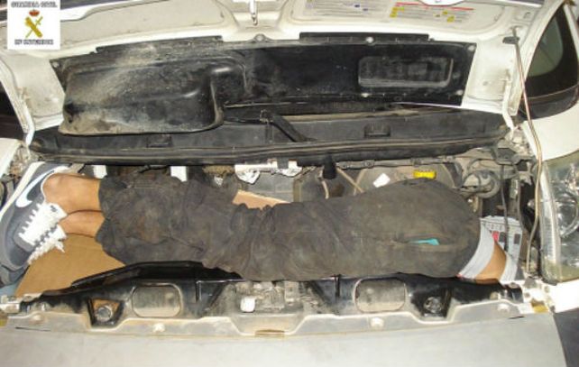 Increíble. El joven magrebí antes de que la policía lo sacara de su encierro.