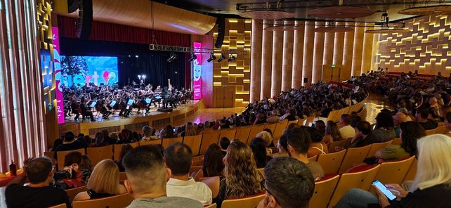 El modero edificio del Teatro Municipal es un espacio abierto a todo tipo de espectáculos y también para eventos de índole local.