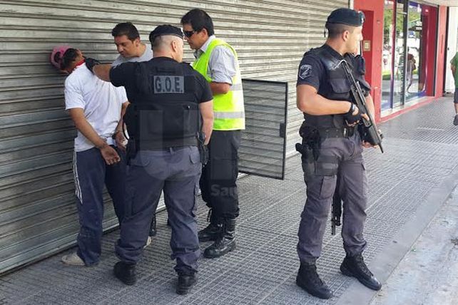 Detuvieron a cinco hombres en operativos de prevención en Santa Fe