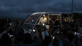 La fe es más fuerte que el frío y la lluvia, dijo el Papa ante una multitud de jóvenes en Copacabana