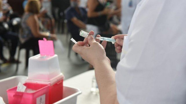 La administración federal asignó la Sinopharm para vacunar a docentes, no docentes y al personal educativo en general.