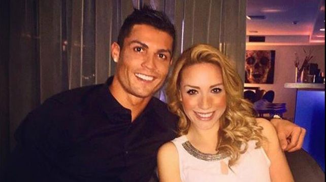 La hermosa piloto del jet de CR7 es ¡fan de Messi!