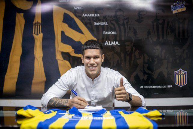 Sebastián Zaracho llega proveniente de Paraguay. Firmó y se suma al Canalla que dirige Jorge Almirón.