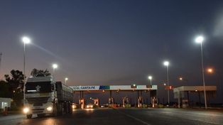 El ente administrador instala luminarias led en la autopista Santa Fe-Rosario