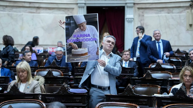 El diputado Esteban Paulón en la sesión de este miércoles. El diputado Esteban Paulón en la sesión de este miércoles.