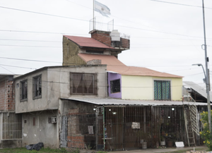 Mataron a una mujer de 26 años en una pensión y hay un expolicía detenido