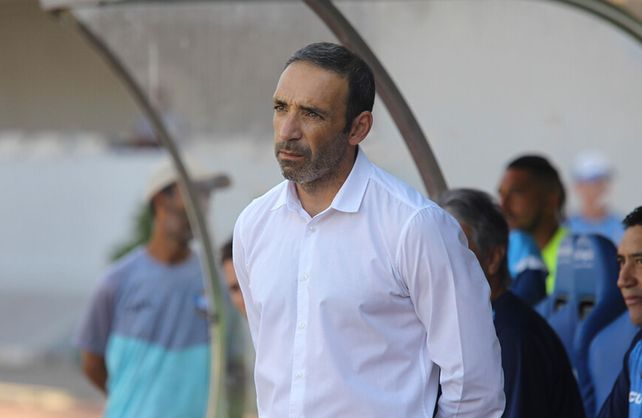 Azconz&aacute;bal dilata su salida de Chile y Uni&oacute;n podr&iacute;a utilizar un plan B para esperarlo.&nbsp;