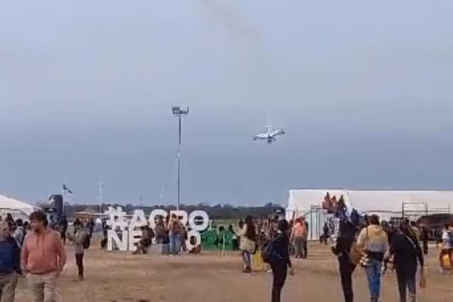 La captura del video en el que se observa la caída de la avioneta.