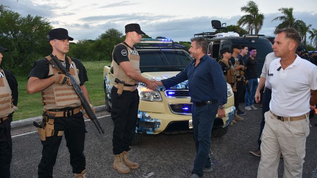 La Policía provincial desarrolló el operativo Barrio Seguro en seis vecinales de la zona oeste de Paraná
