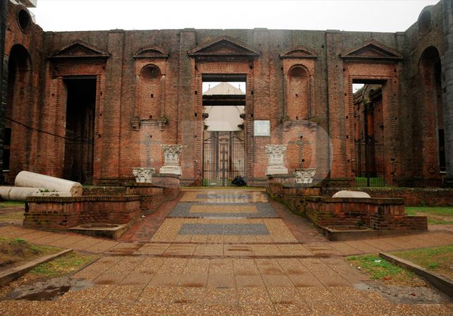 Emblema. La construcción en ruinas es todo un símbolo. Se mantendrá la base y se aggiornará.