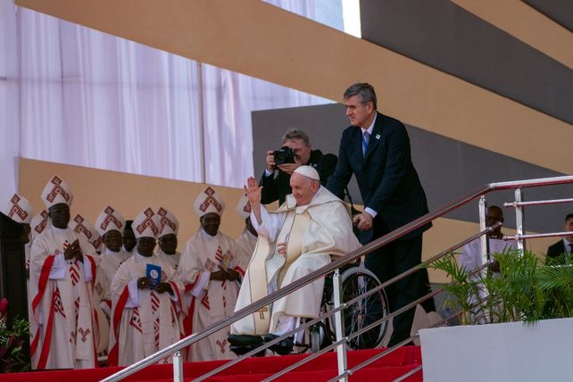 Gira y misa del Papa ante un millón de congoleños