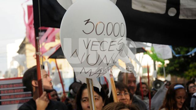 Nunca Más: cientos de santafesinos marcharon por verdad, memoria y justicia