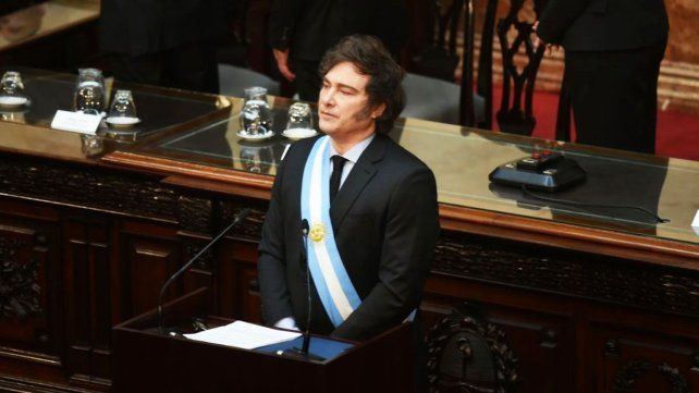 Javier Milei presentó el Presupuesto 2025 y ratificó que sostendrá el equilibrio fiscal. Se comprometió al acompañamiento social sin intermediarios