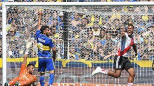 Salomón Rondón, de resistido a figura.