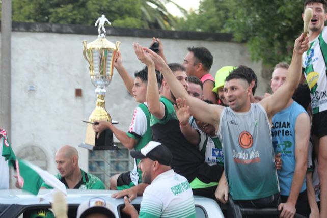 El arquero Gustavo Vergara festejó el domingo con Arsenal y este lunes se sumó a Paraná.