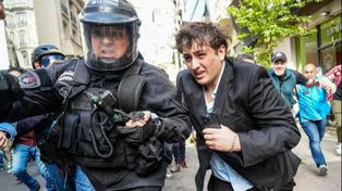 El streamer libertario Fran Fijap fue incrrepado y agredido tras la sesión de la Cámara de Diputados que dejó firme el veto de Milei a la ley de financiamiento universitario.&nbsp;