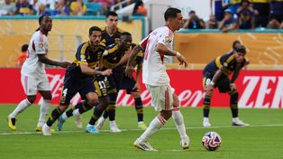 El toque exquisito de Ángel Di María para darle vida a Benfica, que lo perdía 2 a 0 ante Boca. Todo Central estuvo atento a este partido.