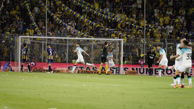Los jugadores de Racing festejan tras el tanto de Maravilla Martínez