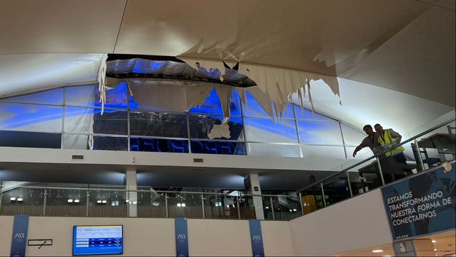 Temporal en Rosario: el viento desprendió un vidrio en el hall del aeropuerto