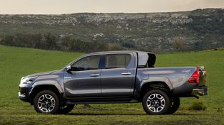Entre los autos más vendidos, la Toyota Hilux se impuso a nivel nacional en octubre.
