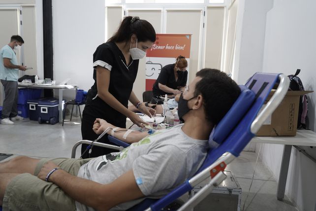 Pueden donar mayores de 18 años y menores de 40.