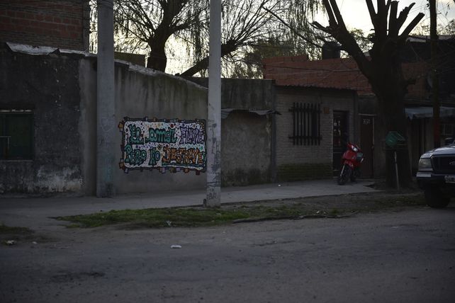 Esquina fatal. Fernández y su sobrino fueron asaltados en Hortensia y Flor de Nácar. Allí le dispararon.