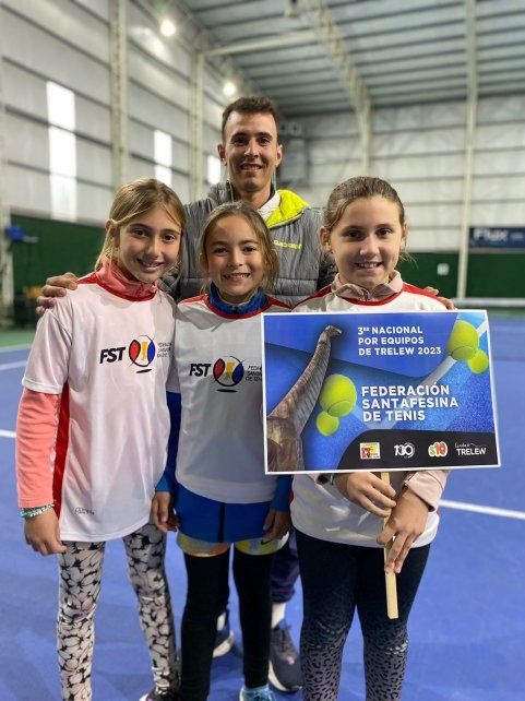 Felicitas Belbuzzi, Roma Feltrinelli y Carola Passarini, salieron terceras en el Nacional Sub 10 que se disputó en Trelew.