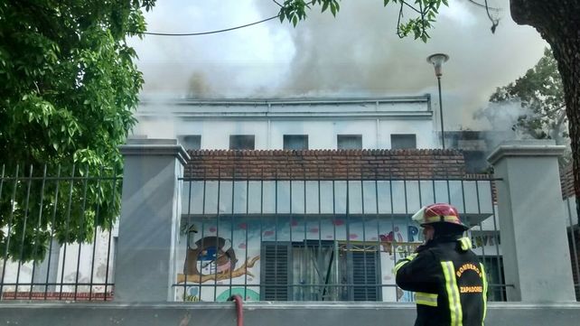 Incendio de la escuela Rivadavia: El Jefe de Bomberos descartó desperfecto en el cableado