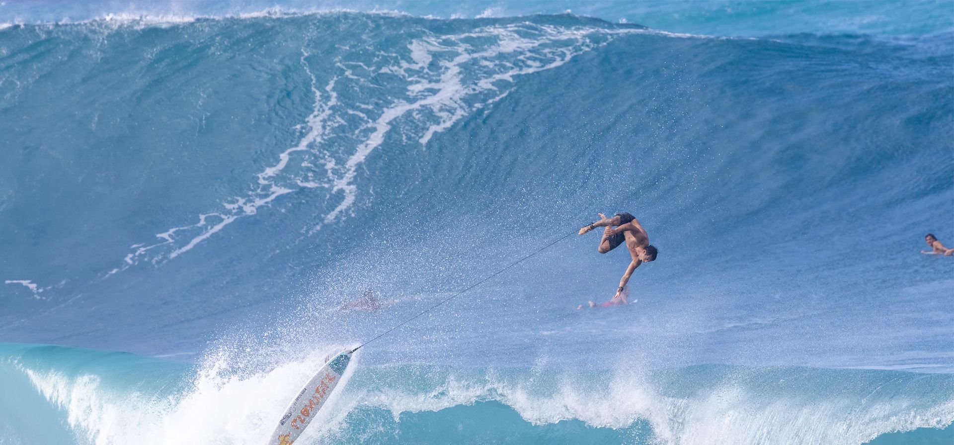 Eli Olson, de Hawái, monta una ola durante la competencia de surf Da Hui Backdoor Shootout en Hawaii's Pipeline, en Pupukea, la costa norte de Oahu, Pupukea, Hawái. Fotografía: Brian Bielmann/AFP/Getty Images Eli Olson, de Hawái, monta una ola durante la competencia de surf Da Hui Backdoor Shootout en Hawaii's Pipeline, en Pupukea, la costa norte de Oahu, Pupukea, Hawái. Fotografía: Brian Bielmann/AFP/Getty Images