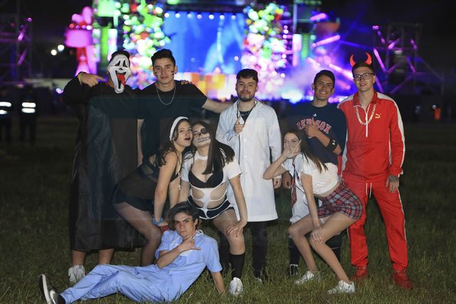 El segundo envío de las fotos en la Fiesta de Disfraces 2018