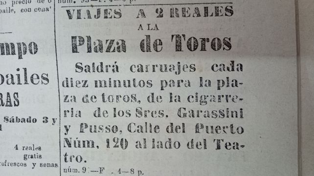 Un aviso del viernes 2 de febrero de 1872 ofrece los servicios de transporte hacia la arena.