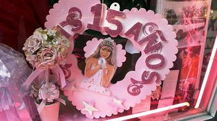 Qu&eacute; fant&aacute;stica fiesta: 100 chicas salte&ntilde;as celebraron juntas su cumplea&ntilde;os de 15
