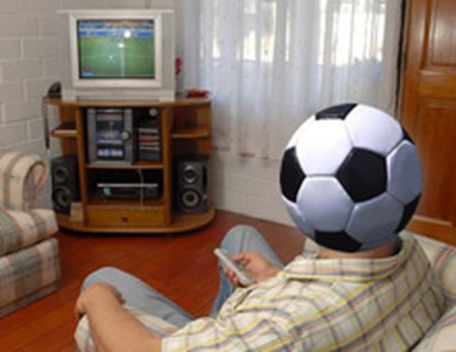 El fin del monopolio de TyC atemoriza a las mujeres: &iquest;m&aacute;s horas de f&uacute;tbol en la TV?
