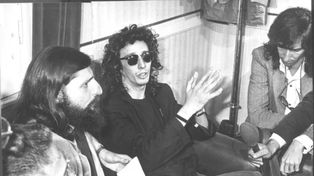 Fito, junto a su abogado, en diálogo con la prensa en Rosario tras los asesinatos de su abuela, una tía y una empleada de la familia.&nbsp;