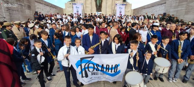 El Monumento a la Bandera se llena de música con el 4º Festival de Bandas