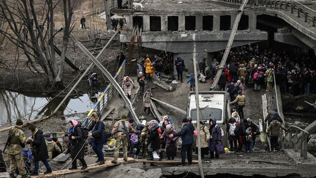 Habilitan corredores humanitarios para evacuar ucranianos