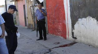 Murió uno de los dos primos baleados ayer frente a un búnker