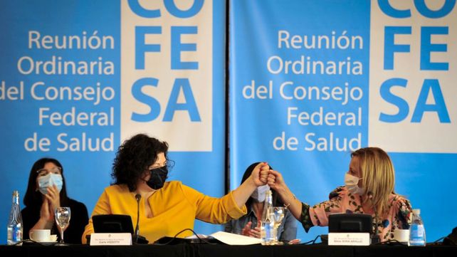 La ministra Vizzotti afirmó que a partir de noviembre evaluarán si es necesario aplicar un refuerzo en personas que tienen determinadas condiciones de salud.