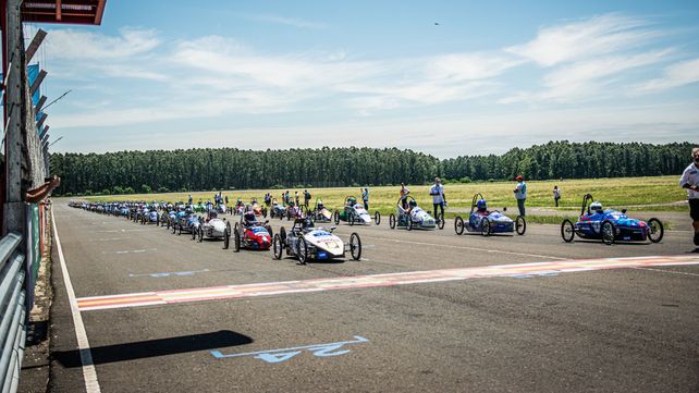 En noviembre 120 autos preparados por escuelas técnicas de todo el país competirán en el Desafío Eco YPF en el autódromo de Concepción del Uruguay&nbsp;