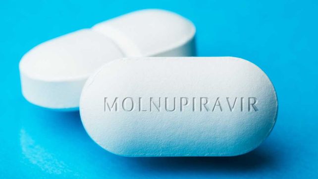 El molnupiravir ha demostrado en estudios clínicos capacidad para frenar la multiplicaciòn del virus en los pacientes ya infectados.