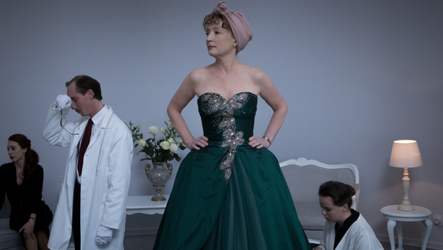 La película La señora Harris va a París tiene como personaje esencial a la casa Dior
