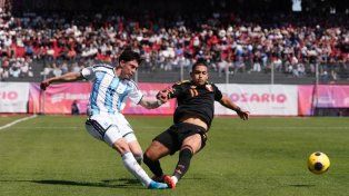 Juegos Suramericanos: Argentina derrotó a Perú en el final y jugará por el oro en fútbol